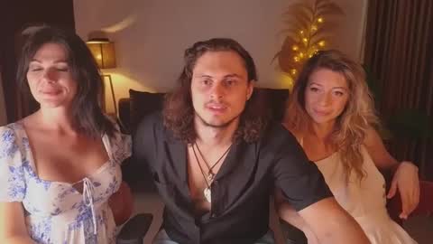 Snapshot of goddess_marylin chatting on 02.21.25   330 UTC2 girls   online show from 02.21.25