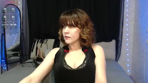 Snapshot of goddess_orsa chatting on 02.17.25 Orsa online show from 02.17.25