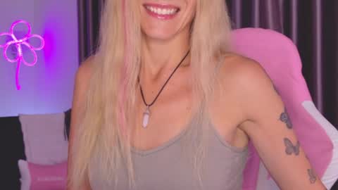 Snapshot of goddess_stars chatting on 06.26.26 Katarina online show from 06.26.26