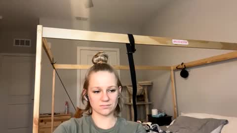 Snapshot of goddessfeyaa chatting on 01.22.25 feyaa22 online show from 01.22.25