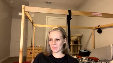 Snapshot of goddessfeyaa chatting on 01.24.25 feyaa22 online show from 01.24.25