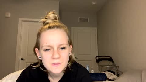 Snapshot of goddessfeyaa chatting on 01.26.25 feyaa22 online show from 01.26.25