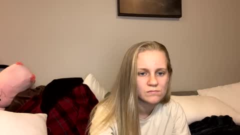Snapshot of goddessfeyaa chatting on 02.20.25 feyaa22 online show from 02.20.25