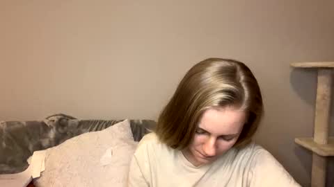 Snapshot of goddessfeyaa chatting on 02.28.25 feyaa22 online show from 02.28.25