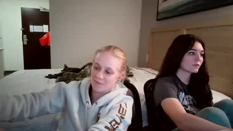 Snapshot of goddessfeyaa chatting on 09.14.25 feyaa22 online show from 09.14.25