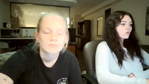 Snapshot of goddessfeyaa chatting on 09.24.25 feyaa22 online show from 09.24.25
