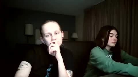 Snapshot of goddessfeyaa chatting on 12.15.25 feyaa22 online show from 12.15.25
