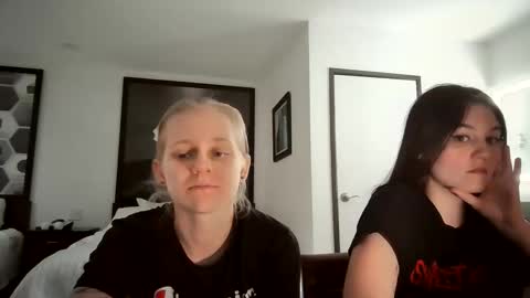 Snapshot of goddessfeyaa chatting on 02.22.26 feyaa22 online show from 02.22.26