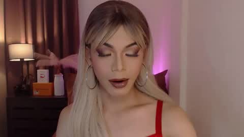 Snapshot of goddessmichaella chatting on 12.22.24 Michaella online show from 12.22.24