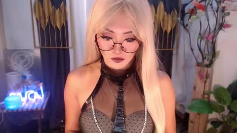 Snapshot of goddessquinnie chatting on 01.13.25 quinnie online show from 01.13.25