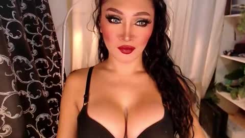 Snapshot of goddessquinnie chatting on 10.13.25 quinnie online show from 10.13.25