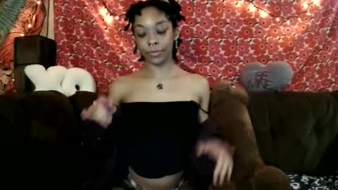 Snapshot of godispleasure chatting on 02.12.26 goddess of pleasure online show from 02.12.26