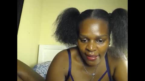 Snapshot of gold_melanin chatting on 05.30.26 gold_melanin online show from 05.30.26