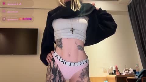 Snapshot of golden_alinee chatting on 06.27.26 Aline meow online show from 06.27.26