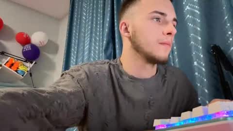 Golden boyyy21 online show from 03.12.25