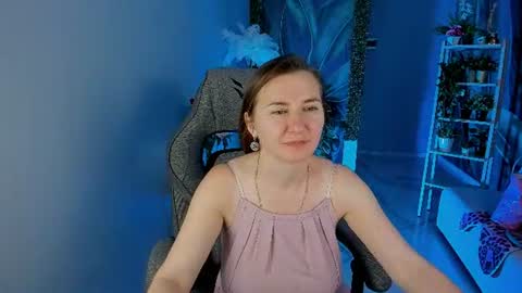 Snapshot of golden_dragones chatting on 06.18.26 Gloria online show from 06.18.26