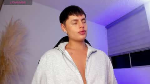 Snapshot of goldenbby222 chatting on 05.21.26 Cami online show from 05.21.26