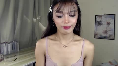 Lily is Gold online show from 11.25.25