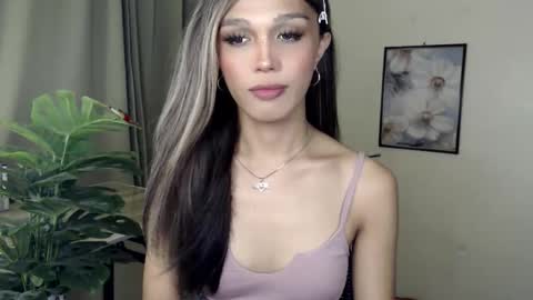 Lily is Gold online show from 11.30.25