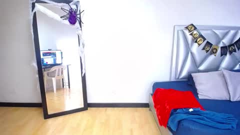 goldenn_ass1 online show from 10.30.25