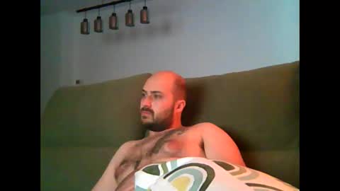 Snapshot of goldenspainboy chatting on 10.31.25 goldenspainboy online show from 10.31.25