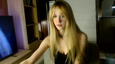 Snapshot of goldiehanny chatting on 02.13.25 GoldieHanny online show from 02.13.25