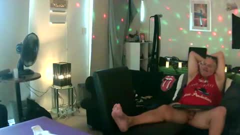 Snapshot of goldyguy011 chatting on 01.31.25 goldyguy011 online show from 01.31.25