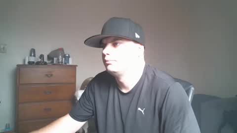 Snapshot of goleafzgo chatting on 02.14.25 goleafzgo online show from 02.14.25