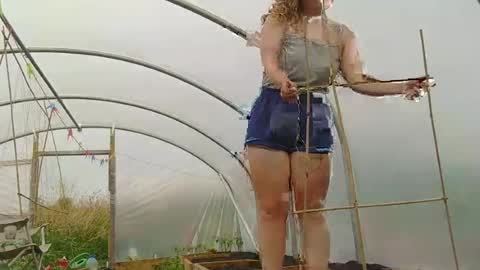 Snapshot of goodgirl_layla chatting on 07.25.26 Layla online show from 07.25.26
