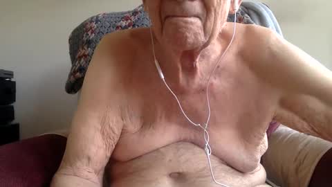 Snapshot of goodgrief12345 chatting on 09.18.25 Sweet old guy online show from 09.18.25