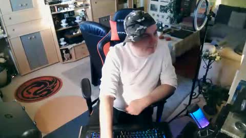 Snapshot of google5001 chatting on 12.15.25 google5001 online show from 12.15.25