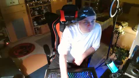 Snapshot of google5001 chatting on 12.21.25 google5001 online show from 12.21.25