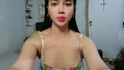 Snapshot of gorgeneviev69 chatting on 04.26.26 geneviev online show from 04.26.26