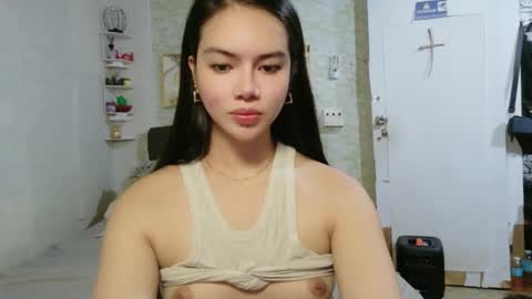 Snapshot of gorgeneviev69 chatting on 05.17.26 geneviev online show from 05.17.26