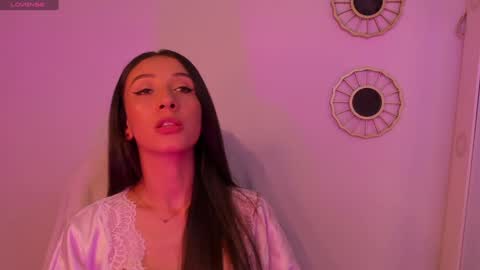 Snapshot of gorgeous_brunette chatting on 12.28.24 Rose online show from 12.28.24