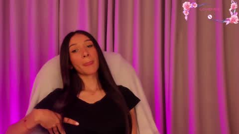 Snapshot of gorgeous_brunette chatting on 01.31.25 Rose online show from 01.31.25