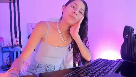 Snapshot of gorgeous_t chatting on 06.25.26 i am Jessi I love animals and drawing I hope to get along with everyone. XOXO online show from 06.25.26
