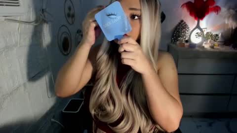 Snapshot of gorgeousamandarose chatting on 12.28.24 Amanda rose online show from 12.28.24