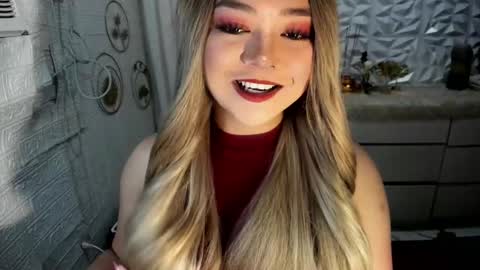 Snapshot of gorgeousamandarose chatting on 10.11.25 Amanda rose online show from 10.11.25