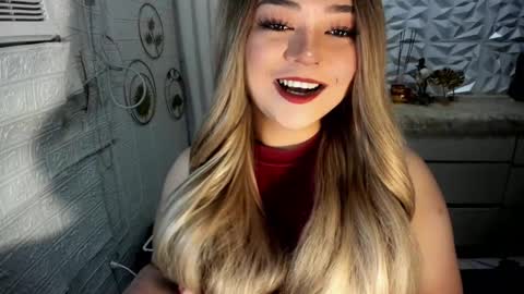 Snapshot of gorgeousamandarose chatting on 10.12.25 Amanda rose online show from 10.12.25