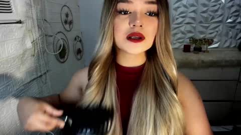 Snapshot of gorgeousamandarose chatting on 10.19.25 Amanda rose online show from 10.19.25