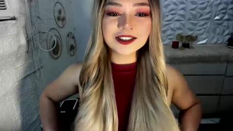 Snapshot of gorgeousamandarose chatting on 10.22.25 Amanda rose online show from 10.22.25