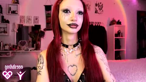 Snapshot of gothdesss chatting on 10.27.25    online show from 10.27.25