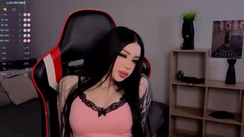 Snapshot of gothica_ chatting on 10.18.25 Elizabet online show from 10.18.25