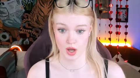 Grace Glamour online show from 02.28.25