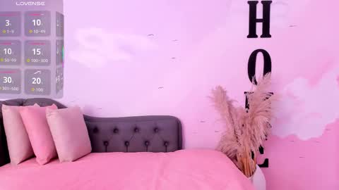 Snapshot of gracehall chatting on 11.30.25 Grace online show from 11.30.25