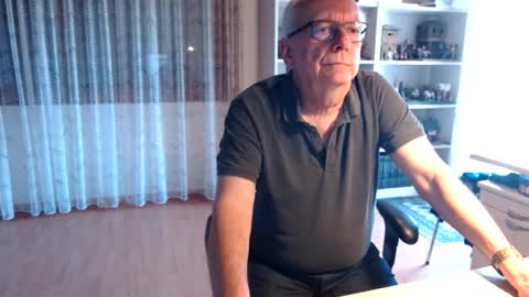 Snapshot of grandpach chatting on 03.18.26 grandpach online show from 03.18.26