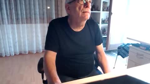 Snapshot of grandpach chatting on 03.21.26 grandpach online show from 03.21.26
