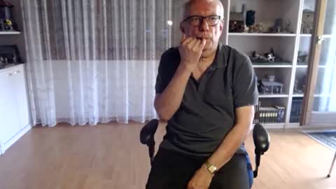 Snapshot of grandpach chatting on 04.11.26 grandpach online show from 04.11.26