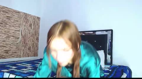 Snapshot of great_sexy_couple chatting on 09.17.25 great_sexy_couple online show from 09.17.25